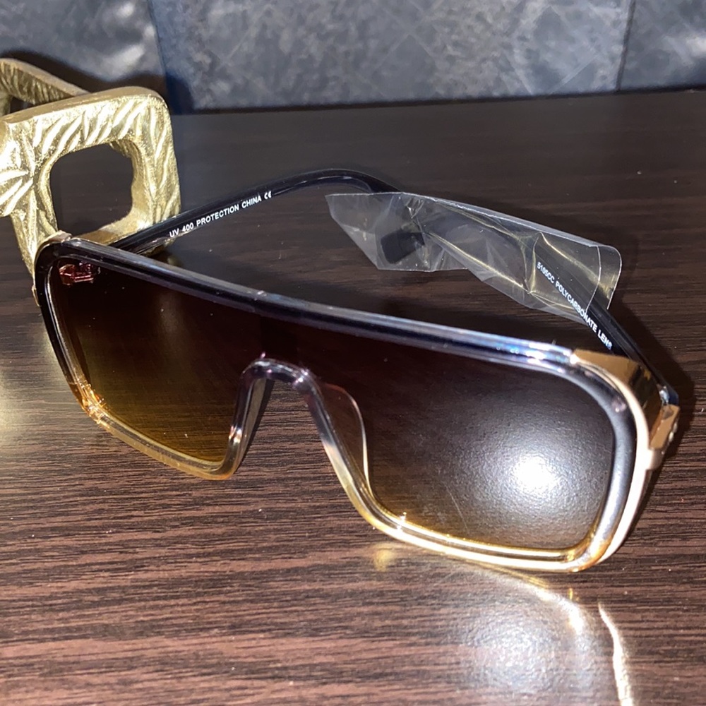 Sunglasses - Picture 4 of 4